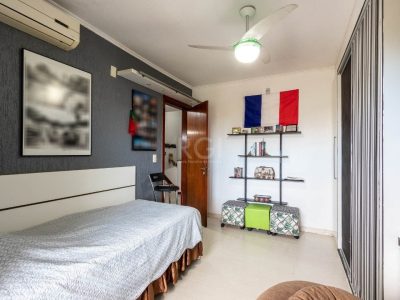 Casa à venda com 240m², 3 quartos, 1 suíte, 4 vagas no bairro Ipanema em Porto Alegre - Foto 30