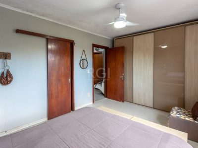 Casa à venda com 240m², 3 quartos, 1 suíte, 4 vagas no bairro Ipanema em Porto Alegre - Foto 32