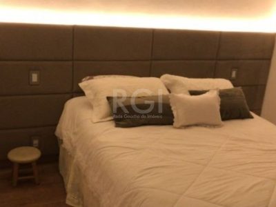 Apartamento à venda com 101m², 3 quartos, 3 suítes, 2 vagas no bairro Higienópolis em Porto Alegre - Foto 9