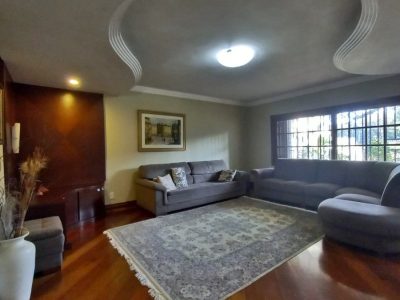 Casa à venda com 420m², 4 quartos, 1 suíte, 5 vagas no bairro Santa Tecla em Porto Alegre - Foto 3