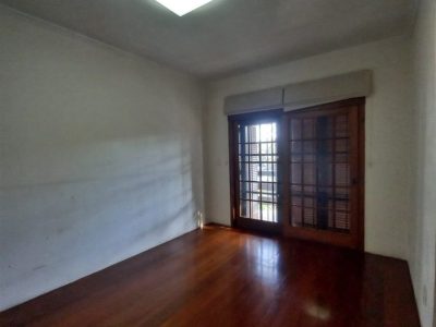 Casa à venda com 420m², 4 quartos, 1 suíte, 5 vagas no bairro Santa Tecla em Porto Alegre - Foto 22