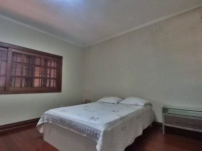 Casa à venda com 420m², 4 quartos, 1 suíte, 5 vagas no bairro Santa Tecla em Porto Alegre - Foto 25