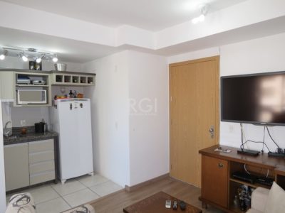 Apartamento à venda com 62m², 2 quartos, 1 suíte, 2 vagas no bairro Passo d'Areia em Porto Alegre - Foto 2