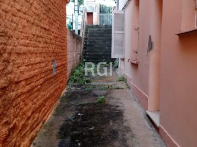 Casa à venda com 140m², 3 quartos, 3 vagas no bairro Santo Antônio em Porto Alegre - Foto 15