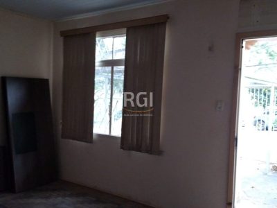 Casa à venda com 140m², 3 quartos, 3 vagas no bairro Santo Antônio em Porto Alegre - Foto 3