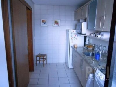 Apartamento à venda com 68m², 2 quartos, 1 suíte, 1 vaga no bairro Higienópolis em Porto Alegre - Foto 3