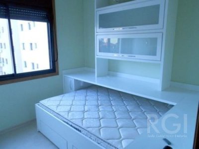 Apartamento à venda com 68m², 2 quartos, 1 suíte, 1 vaga no bairro Higienópolis em Porto Alegre - Foto 4