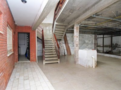 Casa à venda com 840m², 7 quartos, 3 suítes, 8 vagas no bairro Medianeira em Porto Alegre - Foto 12