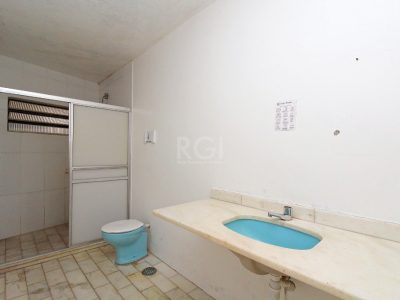 Casa à venda com 840m², 7 quartos, 3 suítes, 8 vagas no bairro Medianeira em Porto Alegre - Foto 14