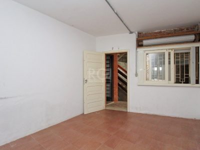 Casa à venda com 840m², 7 quartos, 3 suítes, 8 vagas no bairro Medianeira em Porto Alegre - Foto 15