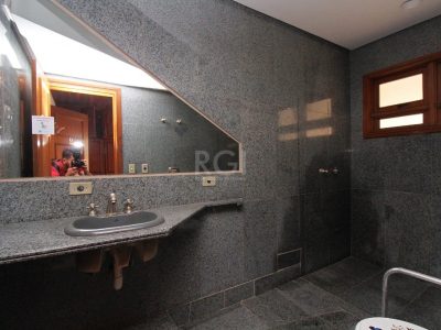 Casa à venda com 840m², 7 quartos, 3 suítes, 8 vagas no bairro Medianeira em Porto Alegre - Foto 33