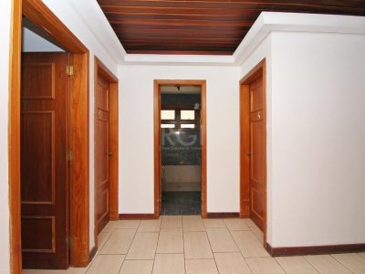 Casa à venda com 840m², 7 quartos, 3 suítes, 8 vagas no bairro Medianeira em Porto Alegre - Foto 44