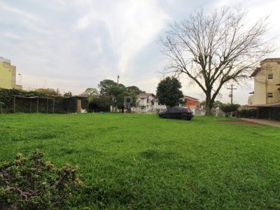 Casa à venda com 840m², 7 quartos, 3 suítes, 8 vagas no bairro Medianeira em Porto Alegre - Foto 54