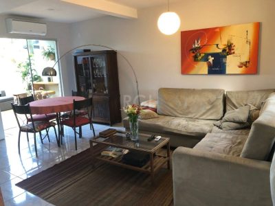 Casa Condominio à venda com 69m², 3 quartos, 1 suíte, 2 vagas no bairro Ipanema em Porto Alegre - Foto 2