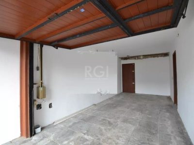 Casa à venda com 267m², 4 quartos, 1 suíte, 2 vagas no bairro Tristeza em Porto Alegre - Foto 31