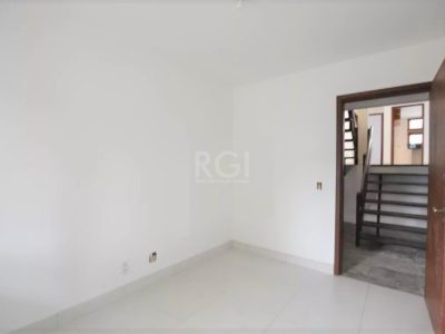 Casa à venda com 267m², 4 quartos, 1 suíte, 2 vagas no bairro Tristeza em Porto Alegre - Foto 28