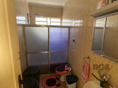 Casa à venda com 330m², 5 quartos, 1 suíte, 3 vagas no bairro Santana em Porto Alegre - Foto 12