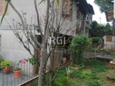 Casa à venda com 150m², 3 quartos, 1 suíte, 5 vagas no bairro Vila Ipiranga em Porto Alegre - Foto 3