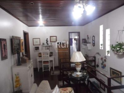 Casa à venda com 150m², 3 quartos, 1 suíte, 5 vagas no bairro Vila Ipiranga em Porto Alegre - Foto 12