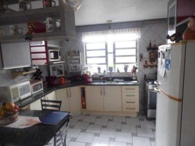 Casa à venda com 150m², 3 quartos, 1 suíte, 5 vagas no bairro Vila Ipiranga em Porto Alegre - Foto 18