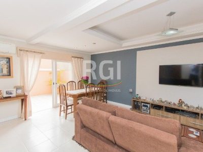 Casa à venda com 187m², 3 quartos, 1 suíte, 2 vagas no bairro Ipanema em Porto Alegre - Foto 4