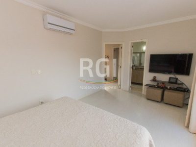 Casa à venda com 187m², 3 quartos, 1 suíte, 2 vagas no bairro Ipanema em Porto Alegre - Foto 14