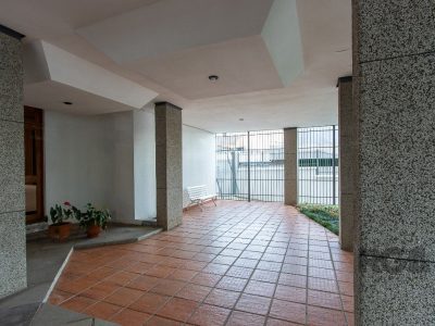 Apartamento à venda com 116m², 3 quartos, 1 suíte, 1 vaga no bairro Menino Deus em Porto Alegre - Foto 3