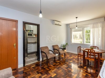 Apartamento à venda com 60m², 2 quartos no bairro Passo d'Areia em Porto Alegre - Foto 2