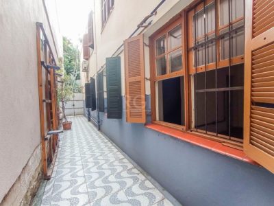 Casa à venda com 88m², 3 quartos, 1 suíte, 1 vaga no bairro Auxiliadora em Porto Alegre - Foto 23