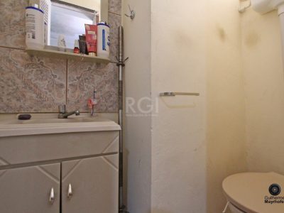 Casa à venda com 300m², 6 quartos, 1 suíte, 3 vagas no bairro Menino Deus em Porto Alegre - Foto 31