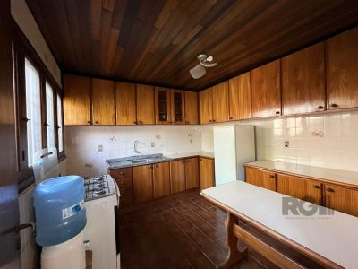 Casa à venda com 262m², 3 quartos, 1 suíte, 2 vagas no bairro Anchieta em Porto Alegre - Foto 11