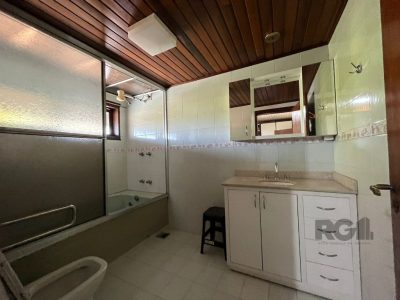 Casa à venda com 262m², 3 quartos, 1 suíte, 2 vagas no bairro Anchieta em Porto Alegre - Foto 36