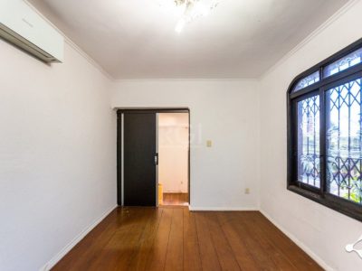 Casa à venda com 500m², 3 quartos, 3 suítes, 4 vagas no bairro Vila Ipiranga em Porto Alegre - Foto 20