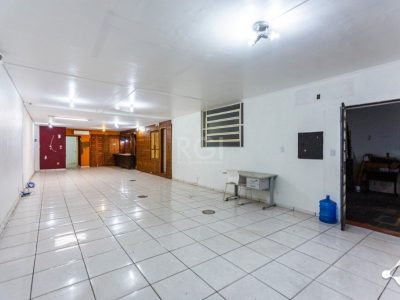 Casa à venda com 500m², 3 quartos, 3 suítes, 4 vagas no bairro Vila Ipiranga em Porto Alegre - Foto 10