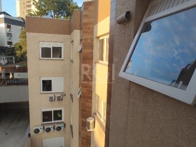 Apartamento à venda com 70m², 2 quartos, 1 suíte, 2 vagas no bairro Petrópolis em Porto Alegre - Foto 15