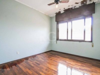 Casa à venda com 306m², 4 quartos, 4 vagas no bairro Santo Antônio em Porto Alegre - Foto 13