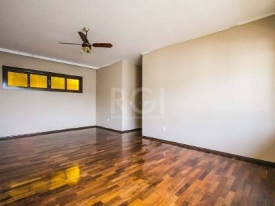 Casa à venda com 306m², 4 quartos, 4 vagas no bairro Santo Antônio em Porto Alegre - Foto 15