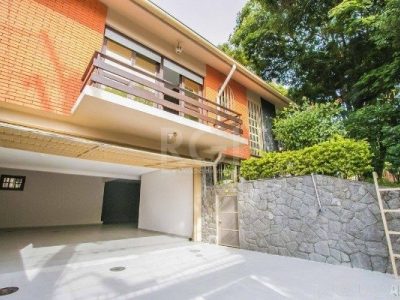 Casa à venda com 306m², 4 quartos, 4 vagas no bairro Santo Antônio em Porto Alegre - Foto 2