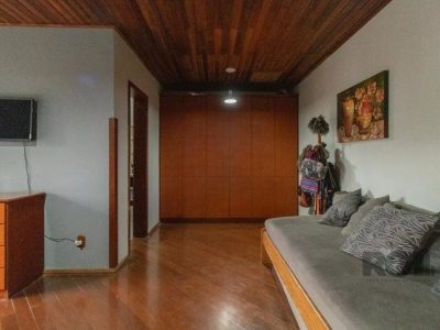 Casa à venda com 295m², 3 quartos, 1 suíte, 4 vagas no bairro Glória em Porto Alegre - Foto 5