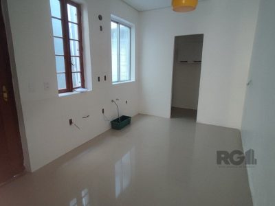 Casa à venda com 125m², 3 quartos, 1 suíte no bairro Centro Histórico em Porto Alegre - Foto 4