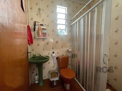 Casa à venda com 190m², 4 quartos, 2 vagas no bairro Partenon em Porto Alegre - Foto 3