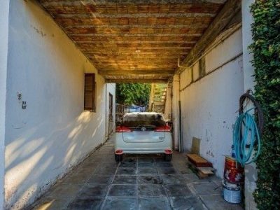 Casa à venda com 300m², 9 quartos, 2 suítes, 5 vagas no bairro Jardim Carvalho em Porto Alegre - Foto 3