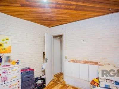 Casa à venda com 300m², 9 quartos, 2 suítes, 5 vagas no bairro Jardim Carvalho em Porto Alegre - Foto 17