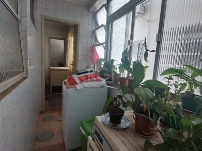 Apartamento à venda com 114m², 3 quartos, 1 vaga no bairro Petrópolis em Porto Alegre - Foto 4