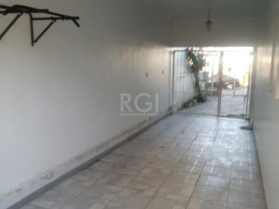 Casa à venda com 300m², 3 quartos, 1 suíte, 5 vagas no bairro Jardim Itu em Porto Alegre - Foto 11