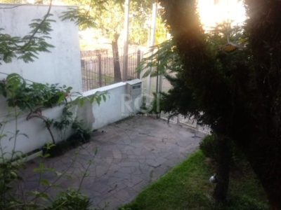 Casa à venda com 300m², 3 quartos, 1 suíte, 5 vagas no bairro Jardim Itu em Porto Alegre - Foto 13