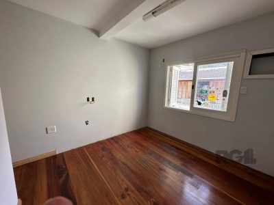 Casa à venda com 240m², 3 quartos, 1 suíte, 4 vagas no bairro Jardim Itu em Porto Alegre - Foto 17