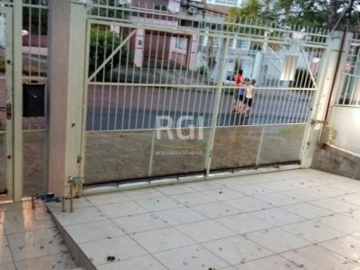 Sobrado à venda com 245m², 4 quartos, 1 suíte, 3 vagas no bairro Jardim Itu em Porto Alegre - Foto 3