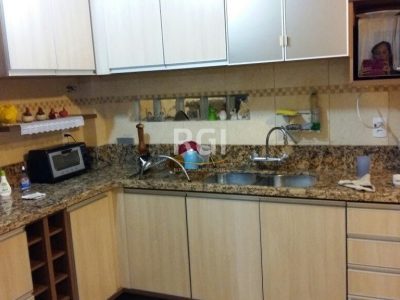 Sobrado à venda com 245m², 4 quartos, 1 suíte, 3 vagas no bairro Jardim Itu em Porto Alegre - Foto 10