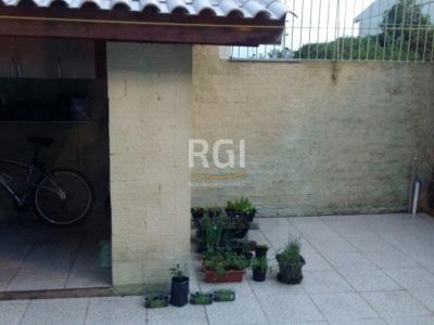 Sobrado à venda com 245m², 4 quartos, 1 suíte, 3 vagas no bairro Jardim Itu em Porto Alegre - Foto 15